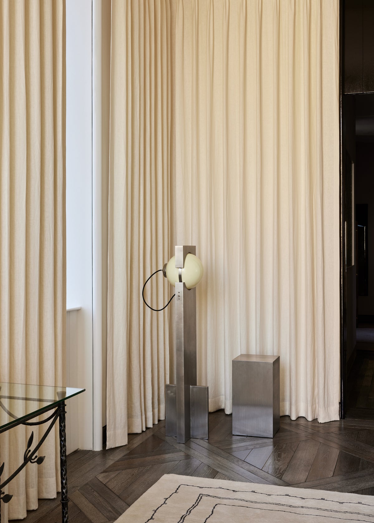 Hero Floor Lamp