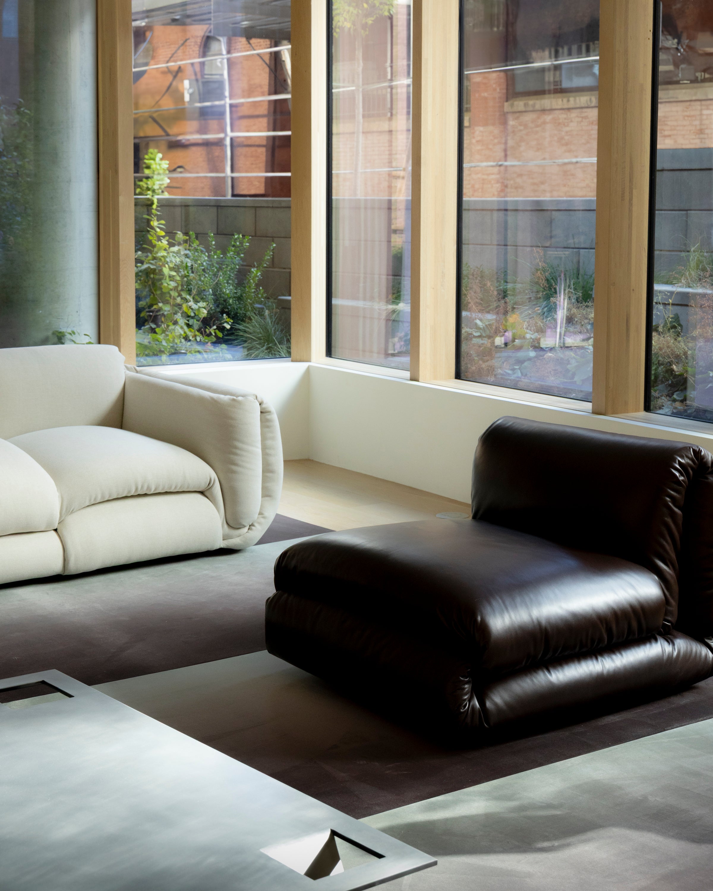 Abrazo Lounge Chair | The Orb