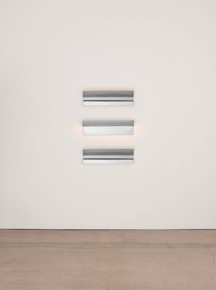 Mano Sconce